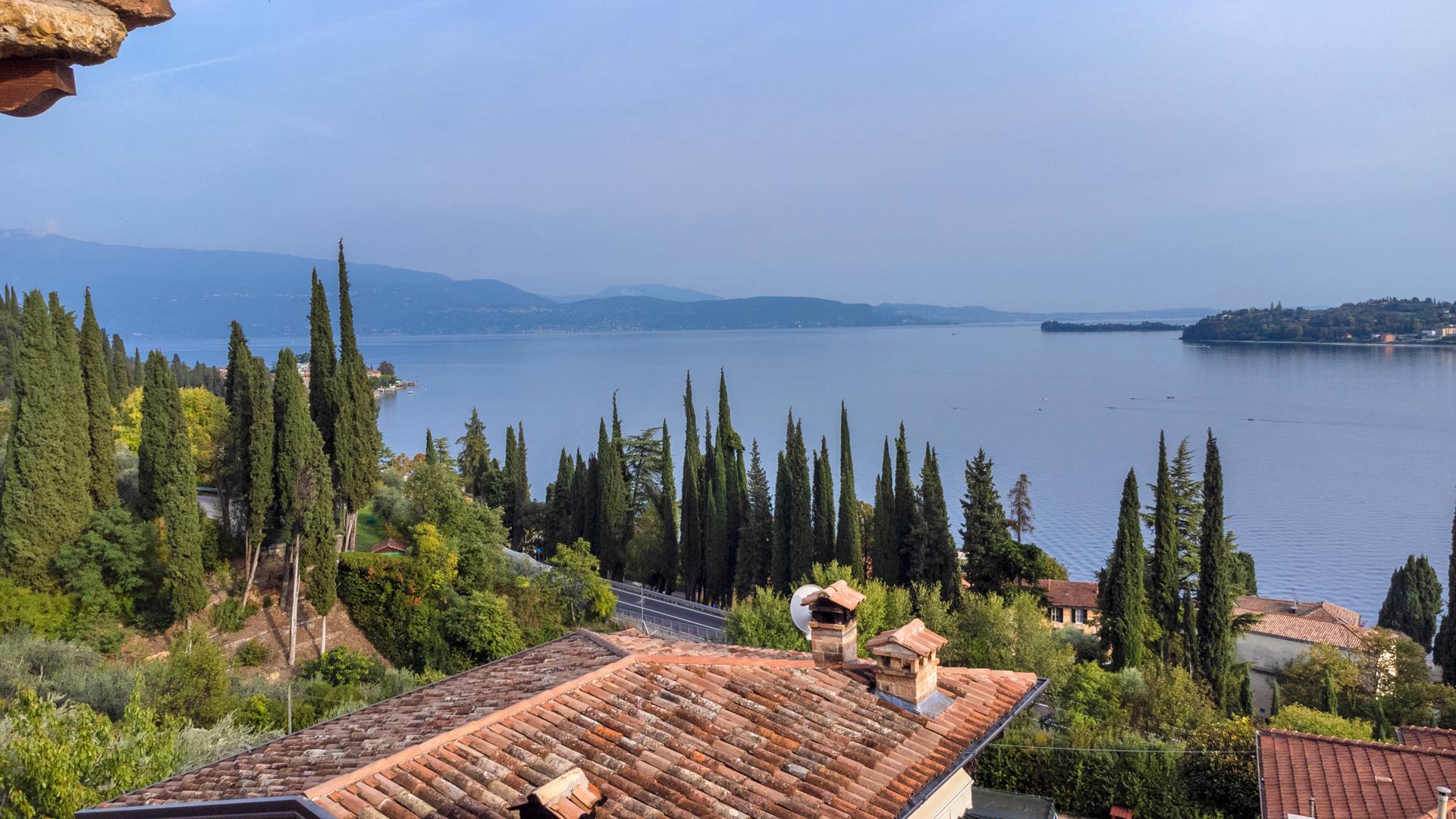 A dreamlike panorama over the Lake Garda
