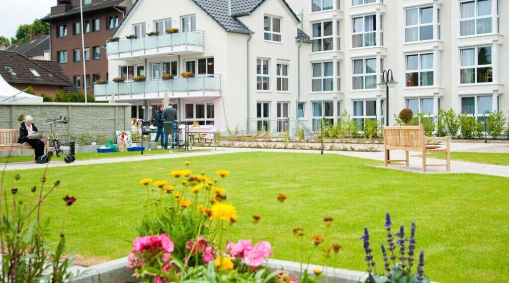 knierim-pflege-seniorenstift-an-der-haard-oer-erkenschwick-garten-1024x569