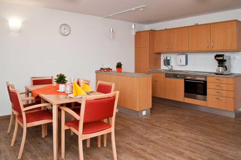 knierim-pflege-seniorenstift-an-der-haard-oer-erkenschwick-kueche-esszimmer