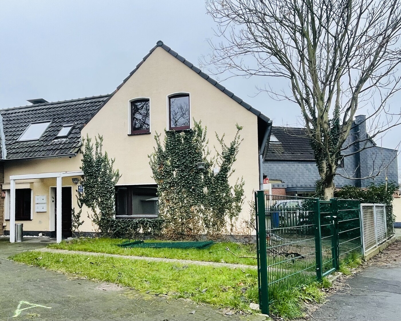 Hausansicht_Strasse