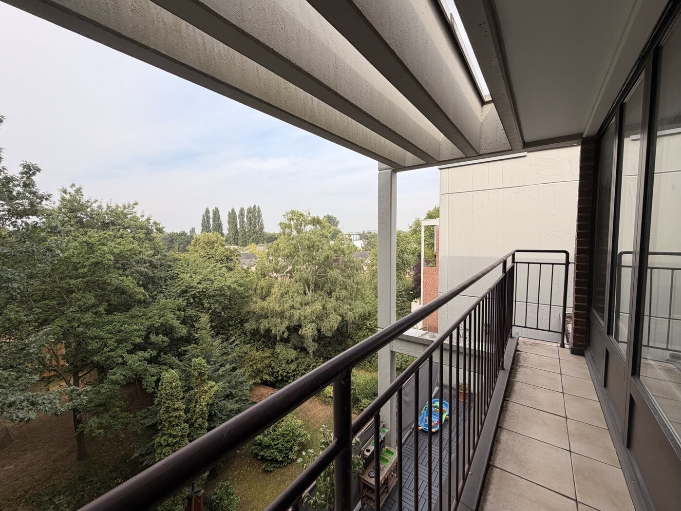Balkon oben gartenseitig