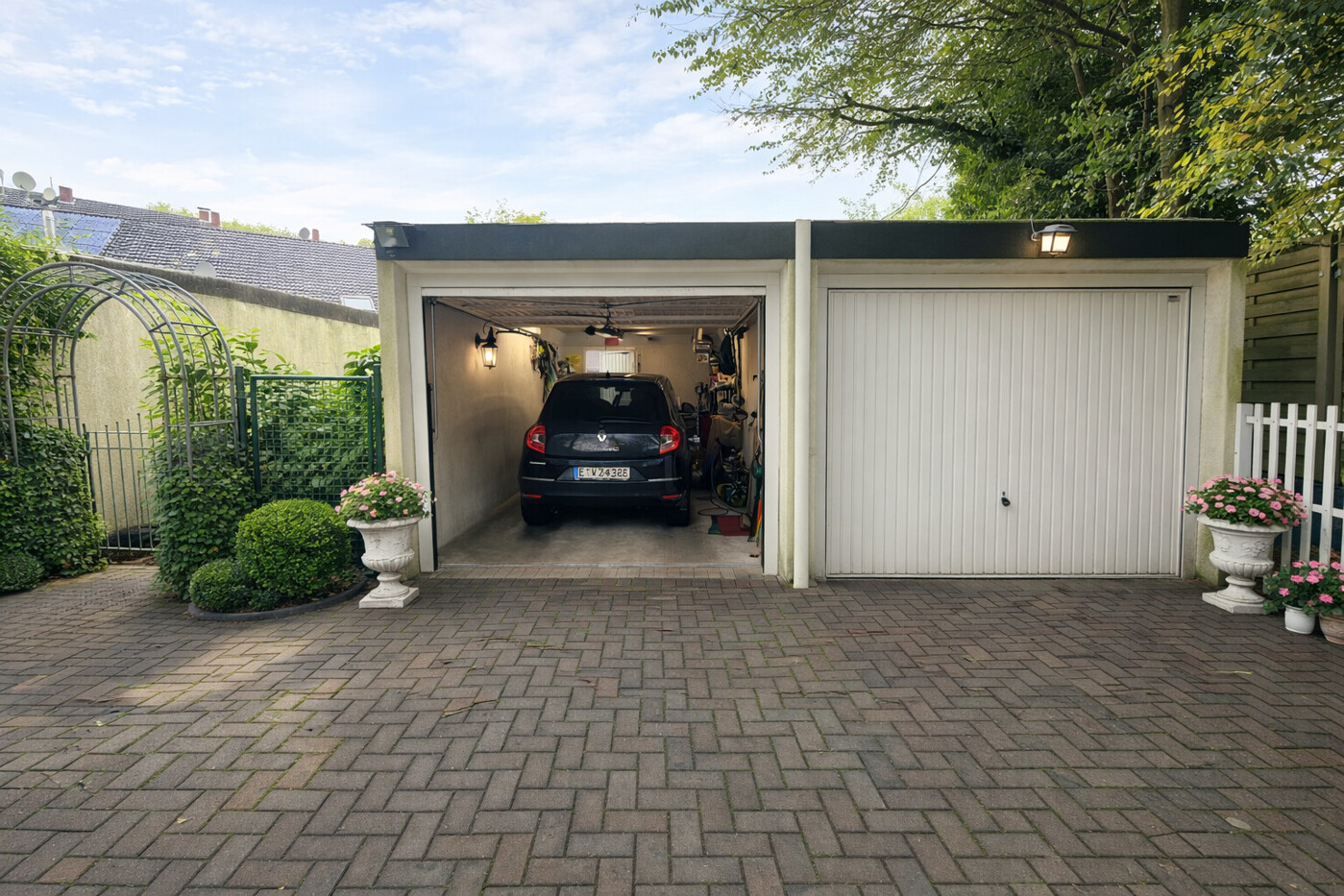 Garage & Zugang zum Garten