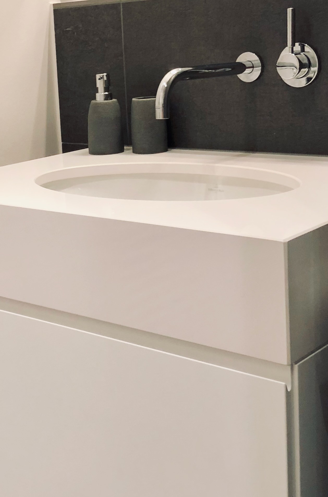 Detail Waschtisch mit Dornbracht Armatur