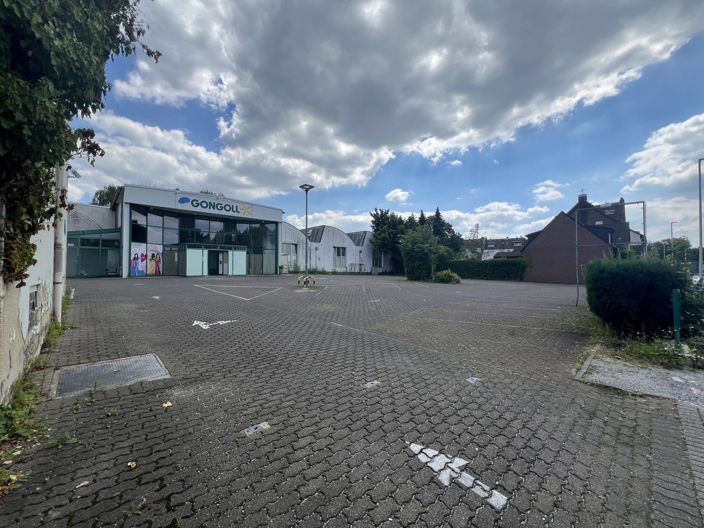 Außenansicht Parkplatz/Neubau
