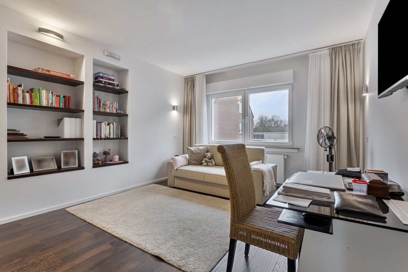 Gäste-Zimmer-Büro
