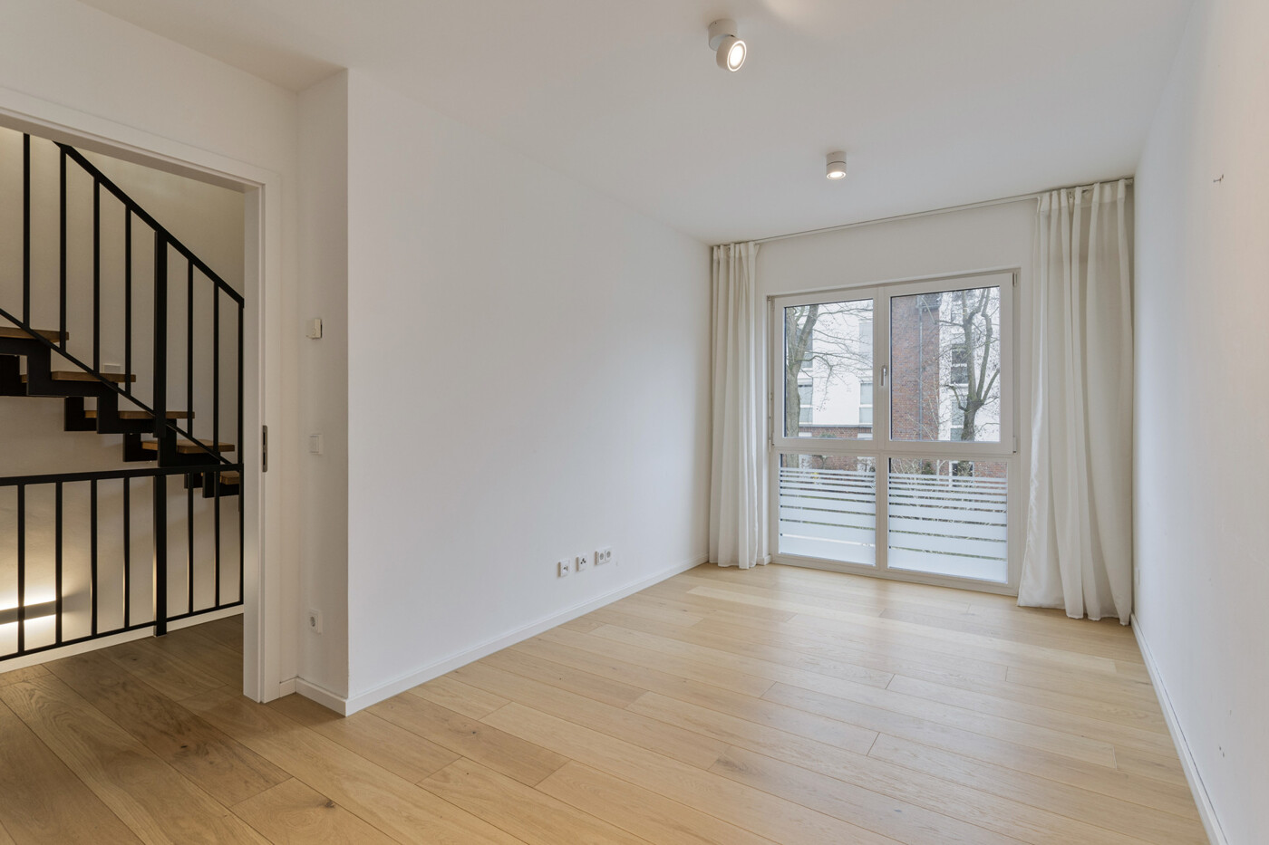 OG Zimmer Straßenseite