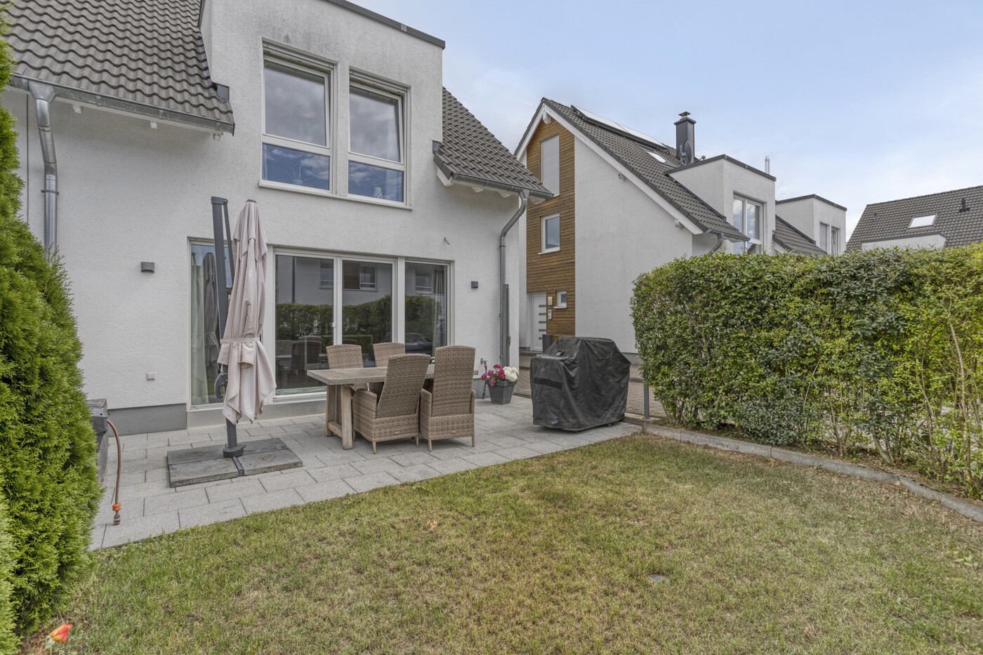 Garten strassenseitig