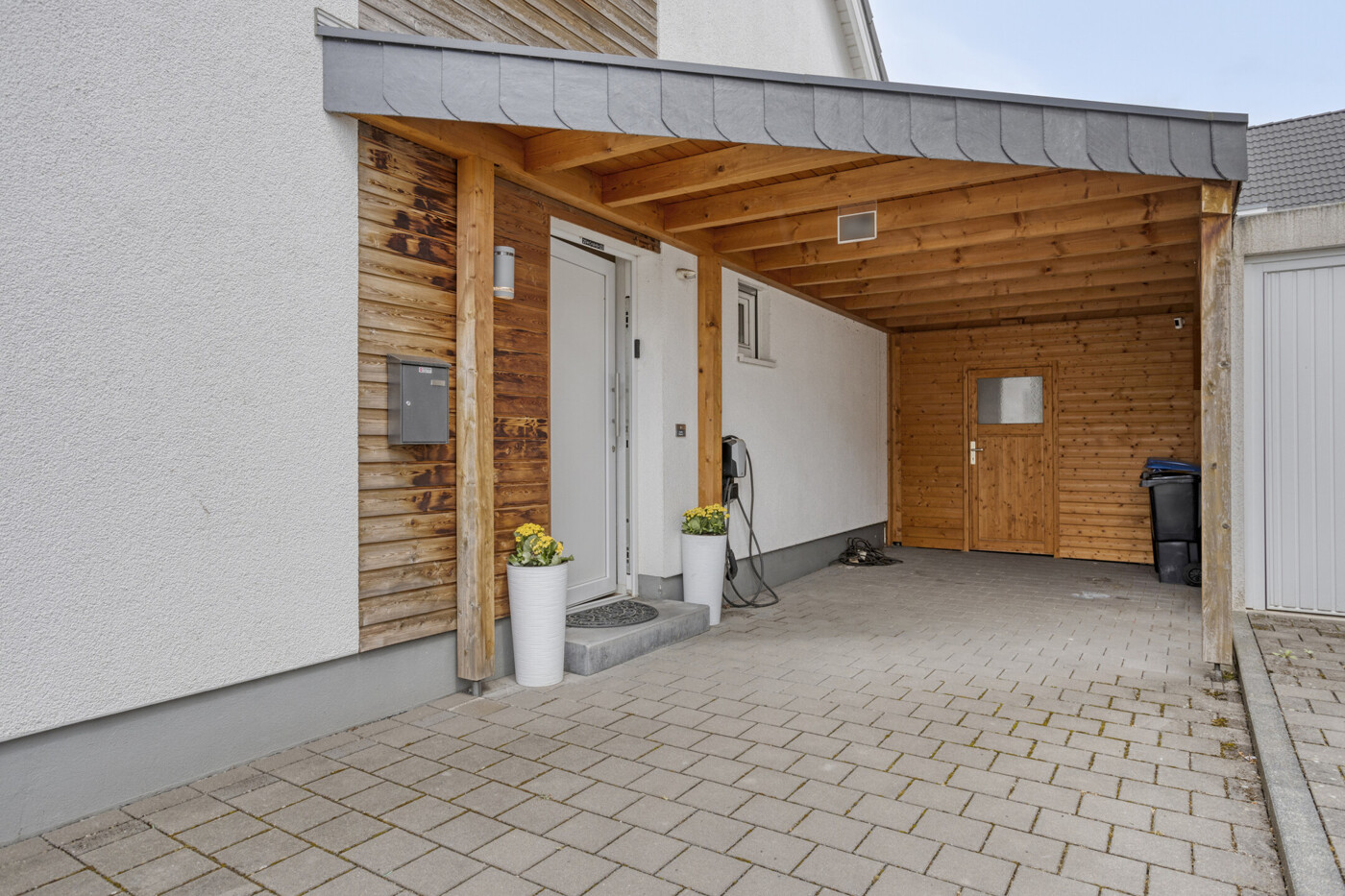 Hauszugang Carport