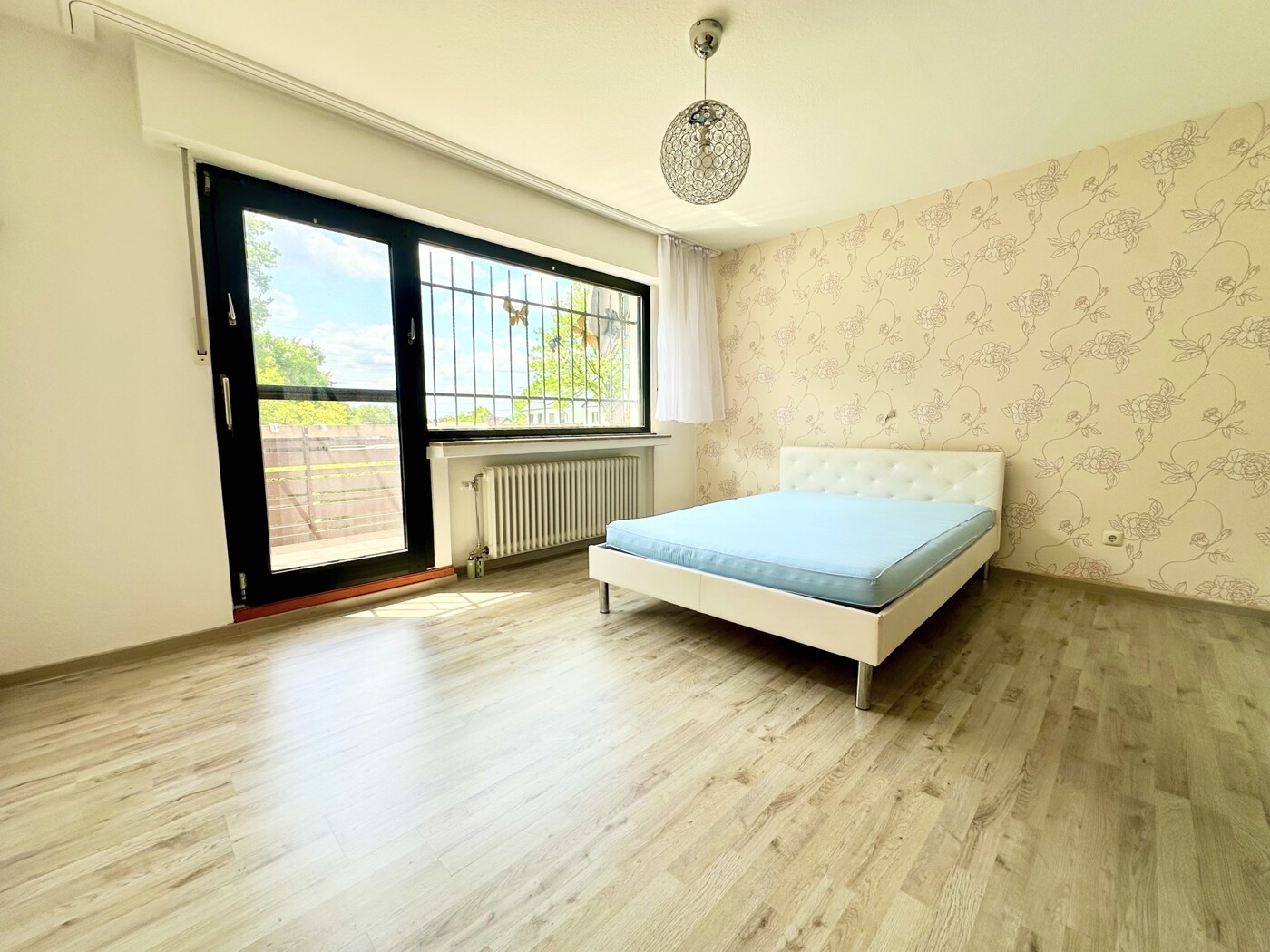 Schlafzimmer mit Balkon