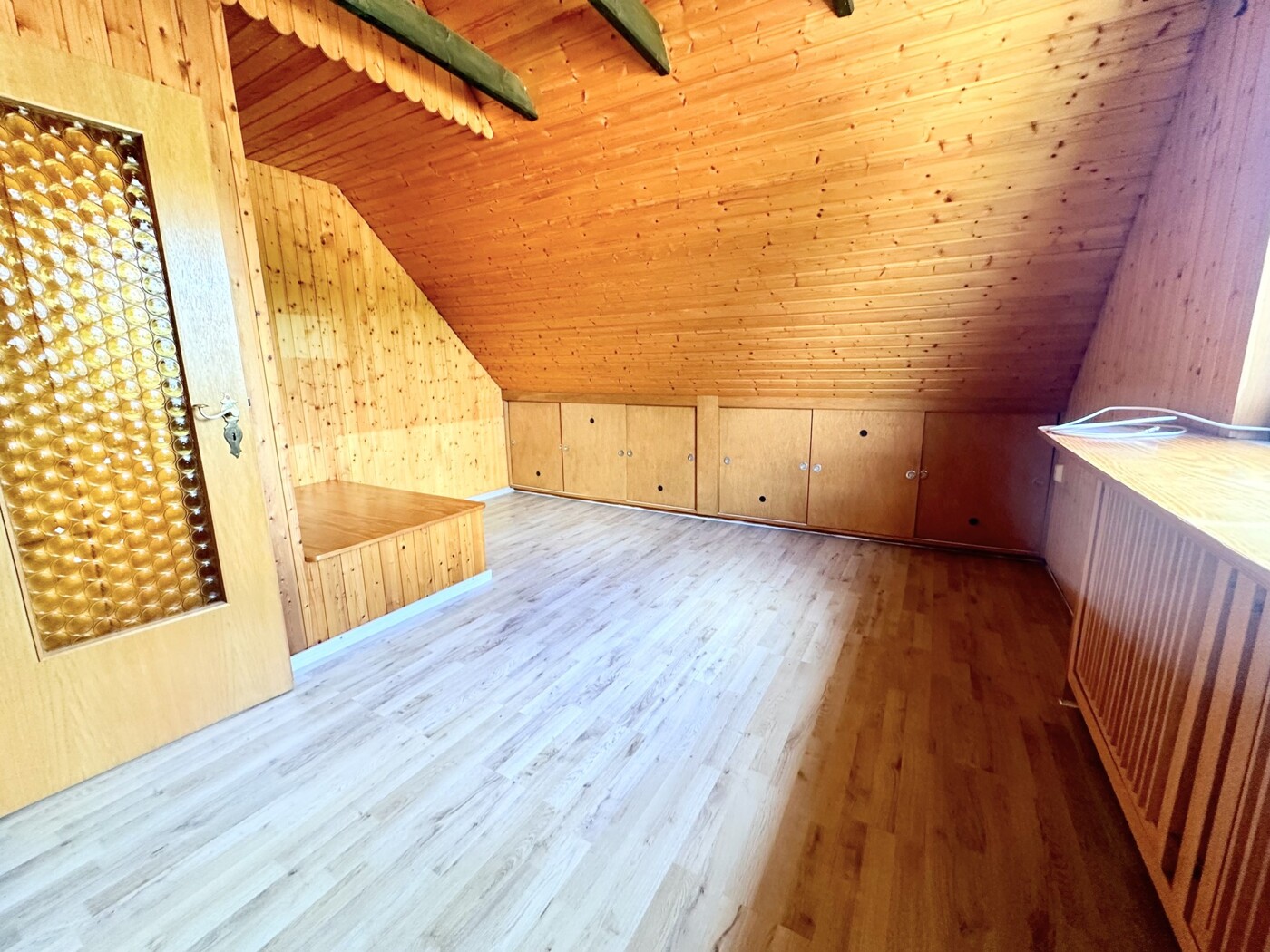 Kinderzimmer-Büro-Spitzboden