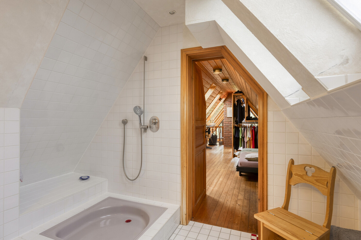 Spitzboden - Badezimmer 