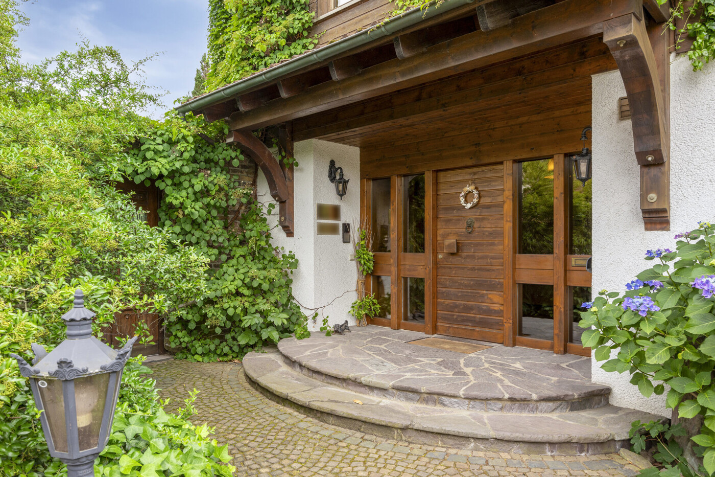 Vorderansicht - Eingangsbereich