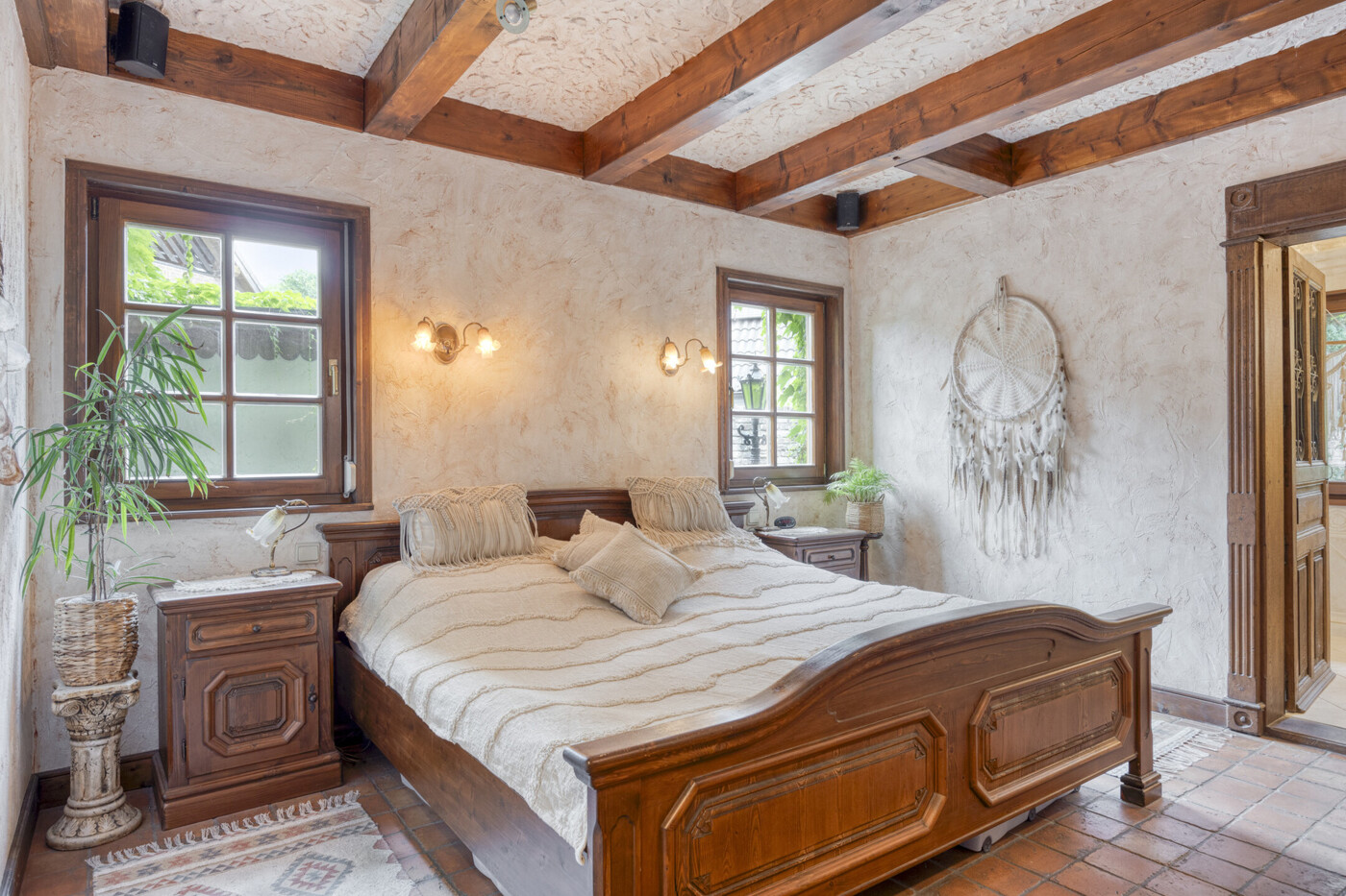 Schlafzimmer mit Badezimmer en suite - Erdgeschoss