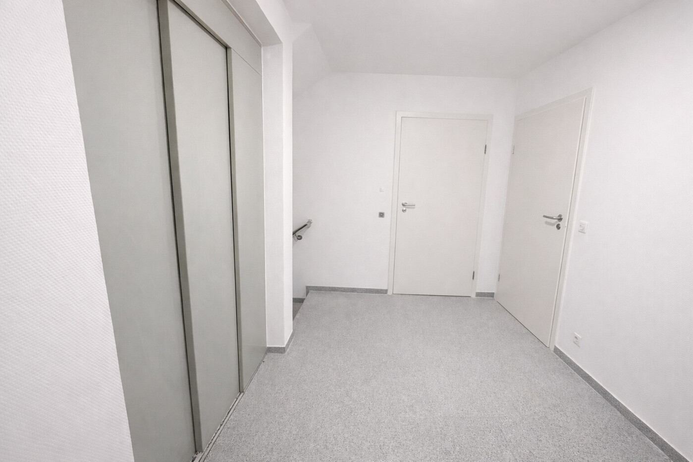 Treppenhaus - Fahrstuhl 