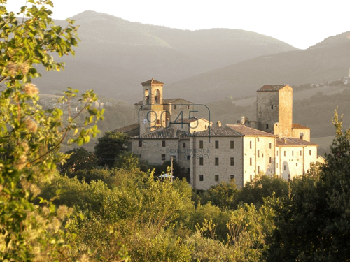 Historisches 4-Sterne-Schlosshotel mit 16 Apartments und 65 Betten - Umbrien
