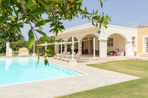 Prestige-Immobilie mit Gästehaus und weitläufigem Grundstück im Süden Sardiniens