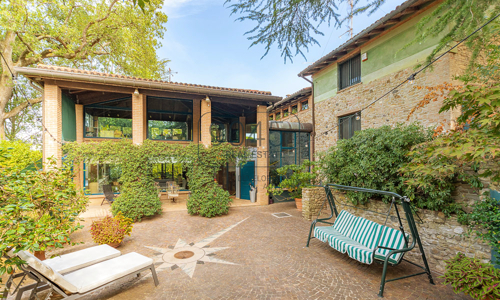 Moderne Villa mit Panoramablick in Castel San Pietro Terme – Emilia-Romagna