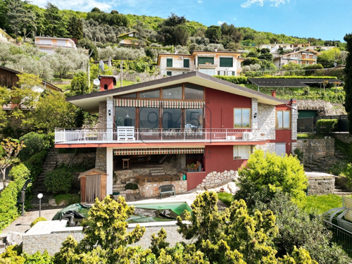 Bestandsvilla mit Entwicklungspotenzial an der Gardesana in Torri del Benaco - Gardasee