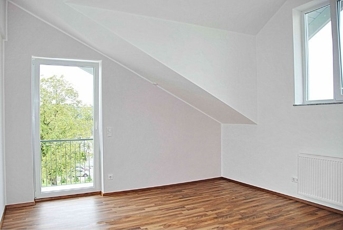 Blick vom Wohnzimmer Richtung Balkon