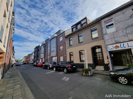 Hausansicht_Strasse