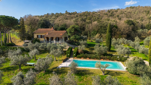 Villa mit Pool, Olivenhain und Panoramablick in Alleinlage bei Monte San Savin