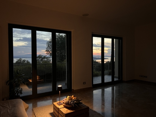 Moderne Villa in San Feliciano mit traumhaftem Seeblick, Terrassen und offenem Wohnkonzept