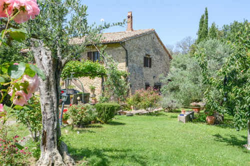 "Poggio Felice" Charakteristisches Bauernhaus mit Olivenhain und Obstbäumen in schöner Landlage