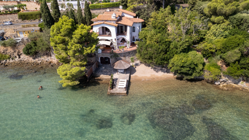 Exklusive Villa mit direktem Zugang zum Meer, kleinem Strand, Steg und Garten in Porto Santo Stefano