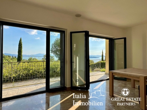 Moderne Villa mit Seeblick, Garage, Garten in ruhigem Wohngebiet, mit deutschsprachiger Verwaltung