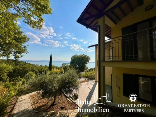 Moderne Villa mit Seeblick, Garten und Garage in ruhigem Wohngebietaltung