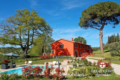 Toskanisches Bauernhaus mit Ferienwohnungen, Reitstall, Infinity-Pool und Weinbergen in Traumlage