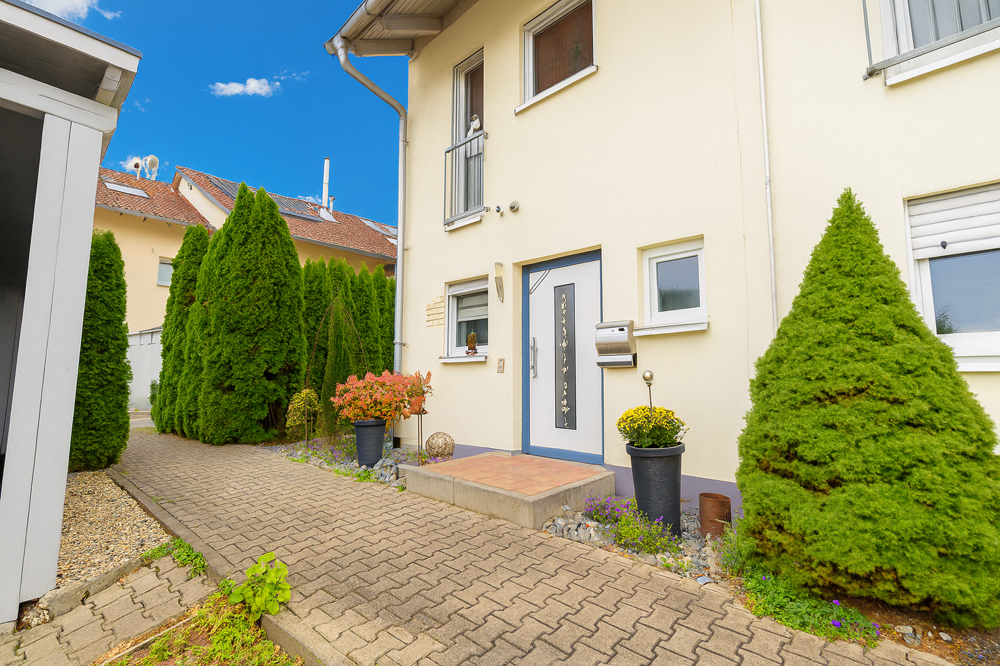 Frontansicht Haus Bild 2