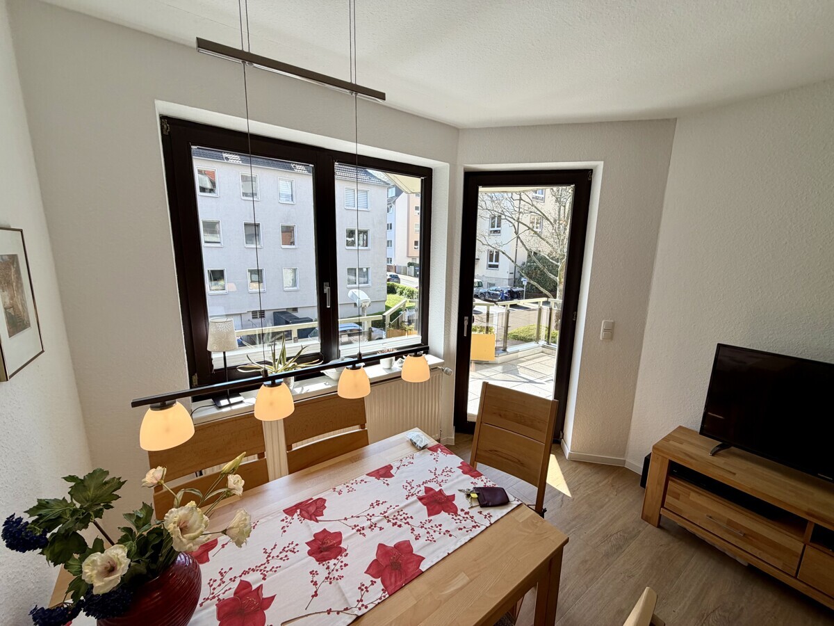 Essplatz mit Blick zum Balkon