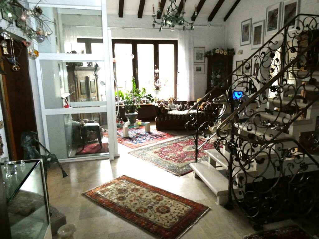 Eingangshalle mit Treppenlift