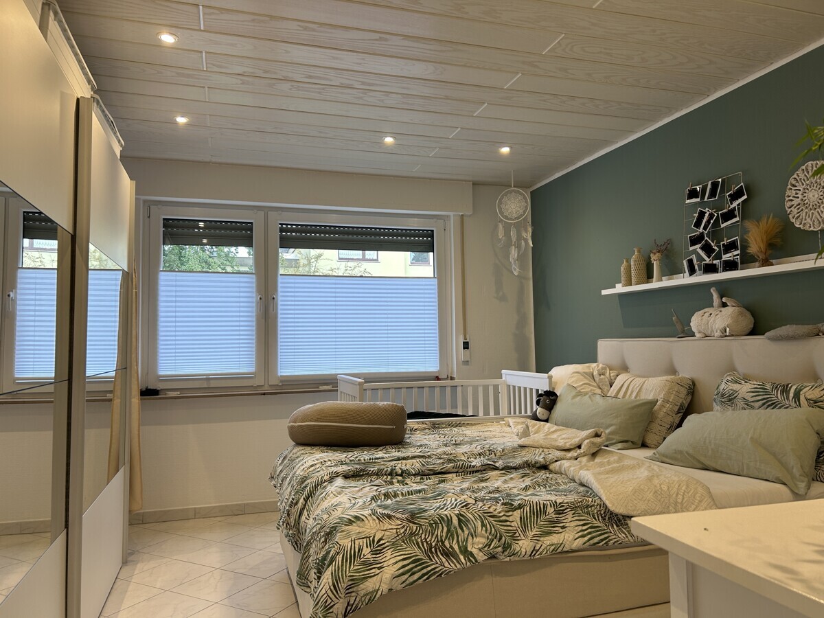 Schlafzimmer 1