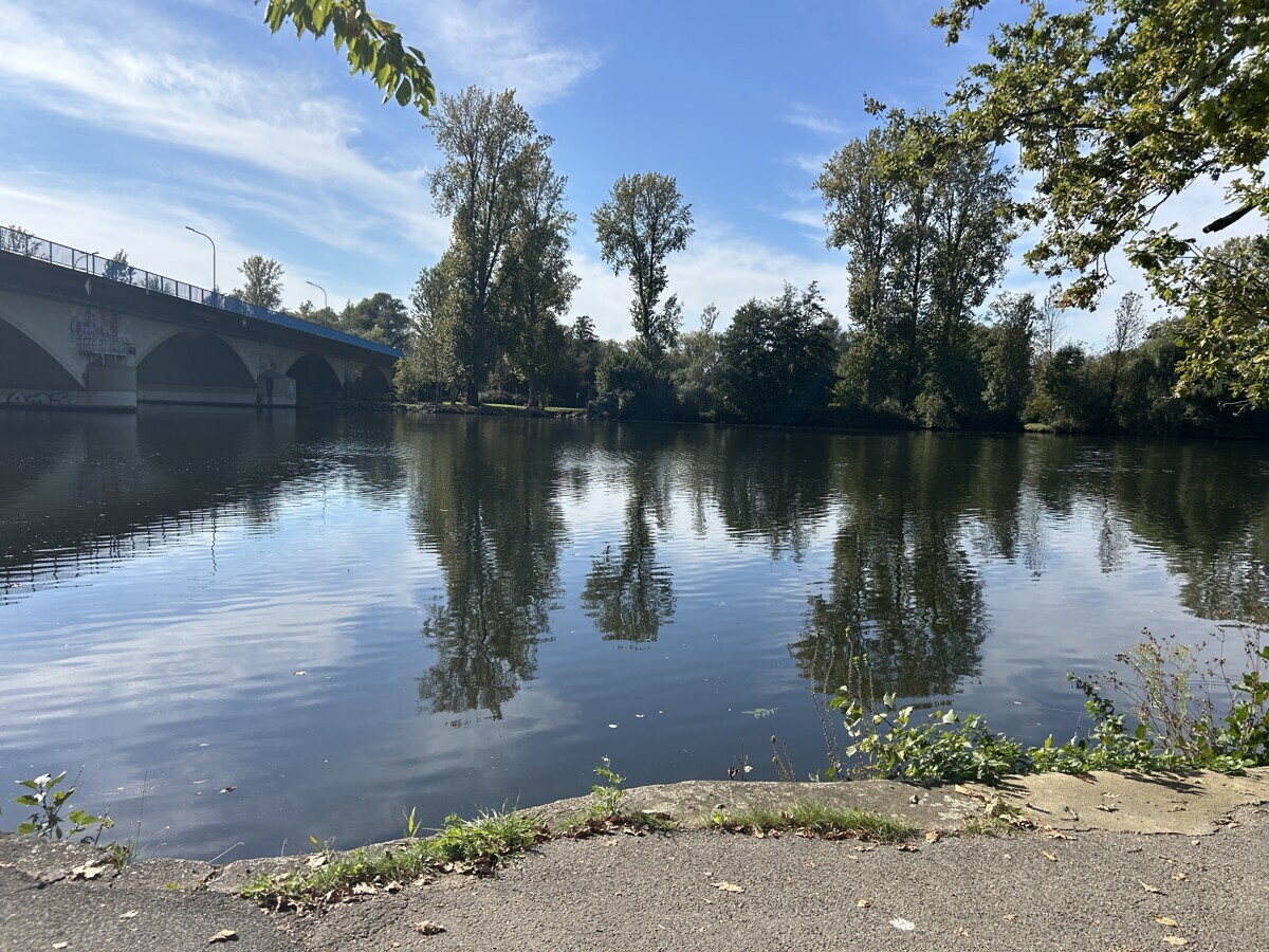 Blick vom Gartentor auf die Ruhr