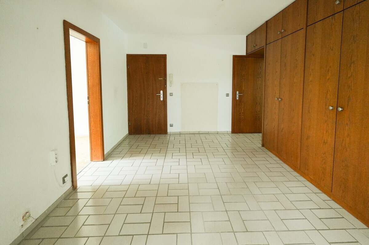 Wohndiele mit Wohnungstür