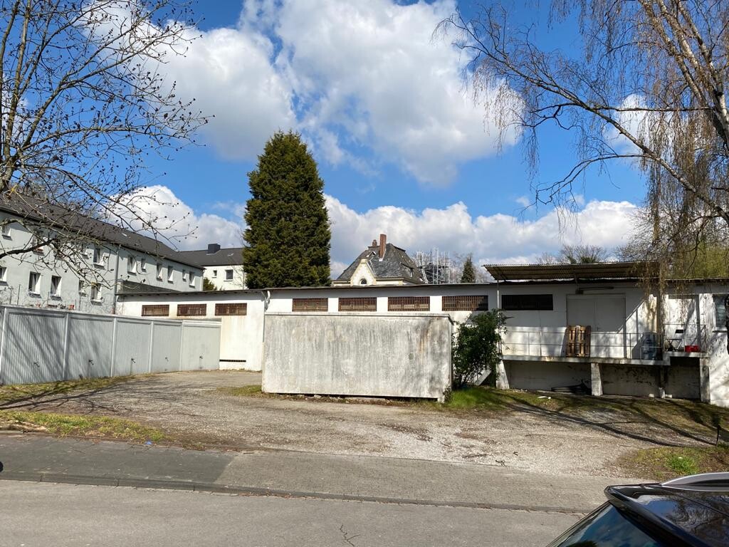 Rückseite / Garagen