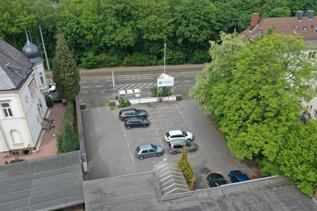 Kundenparkplatz / Bahnhaltestelle