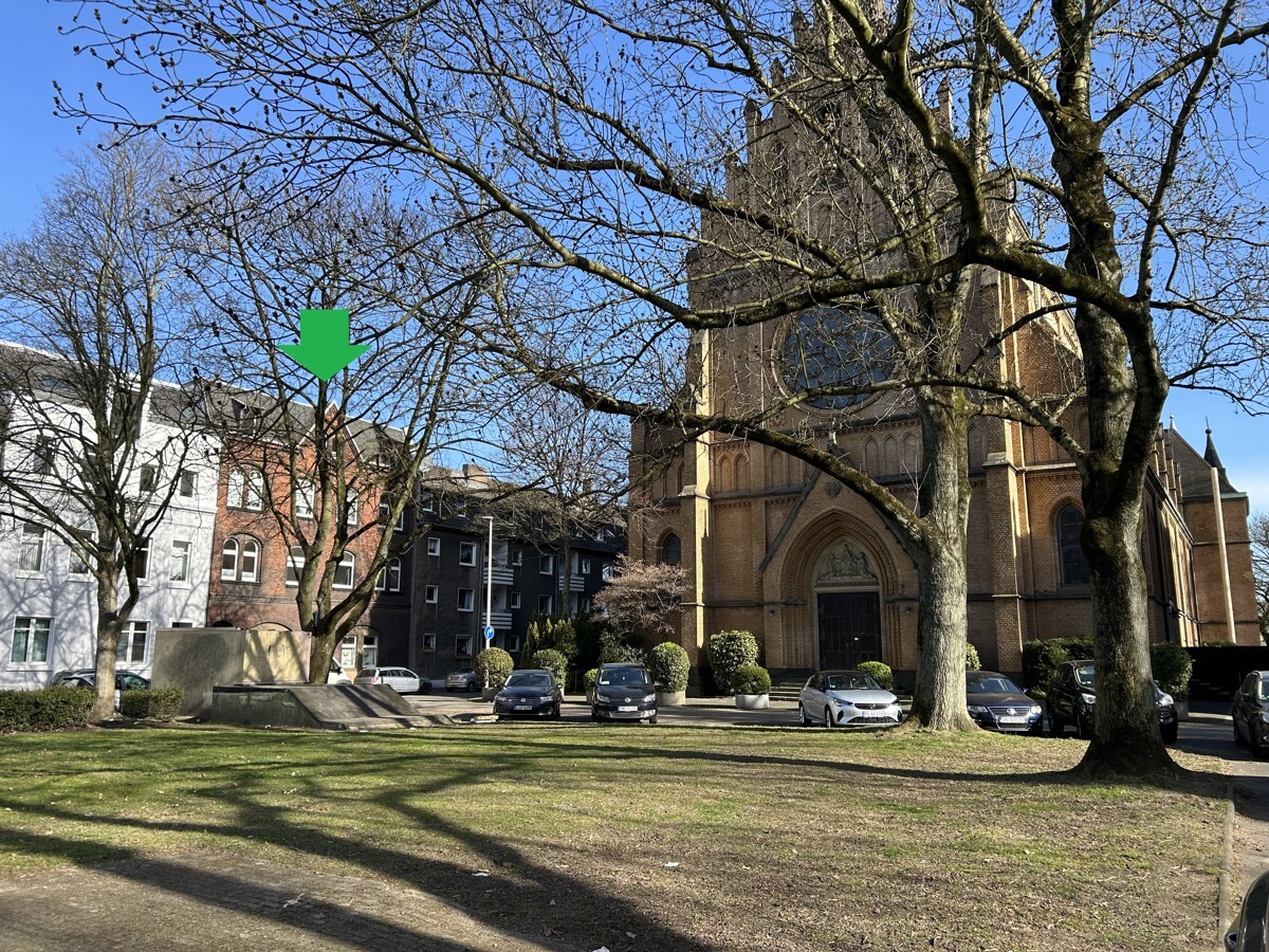 Kleiner Park direkt gegenüber