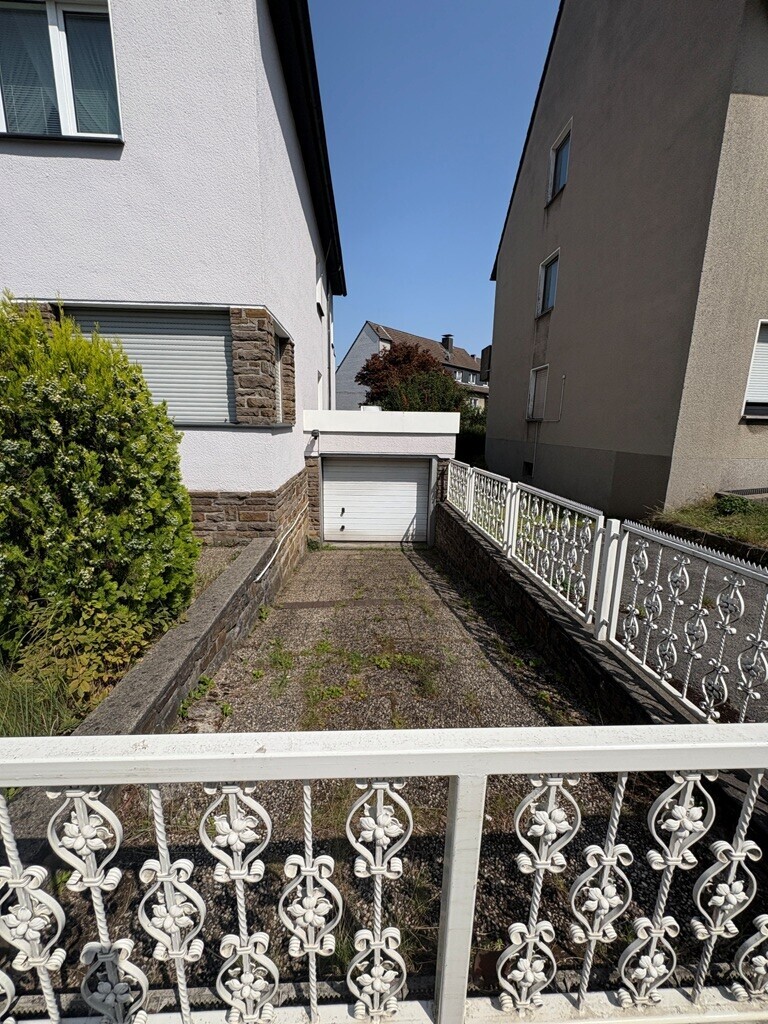 seitliche Garage