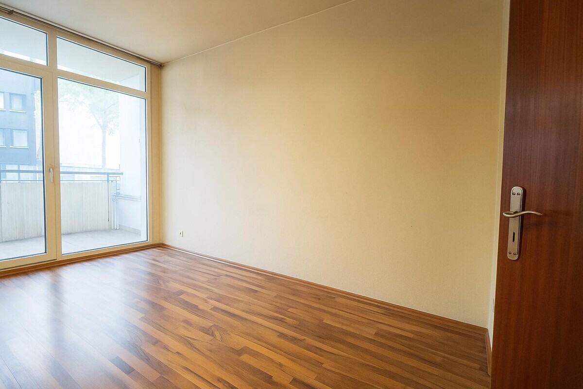 ohne Möbel - KI generiert