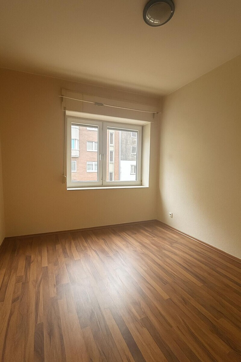 Schlafzimmer ohne Möbel - KI generiert