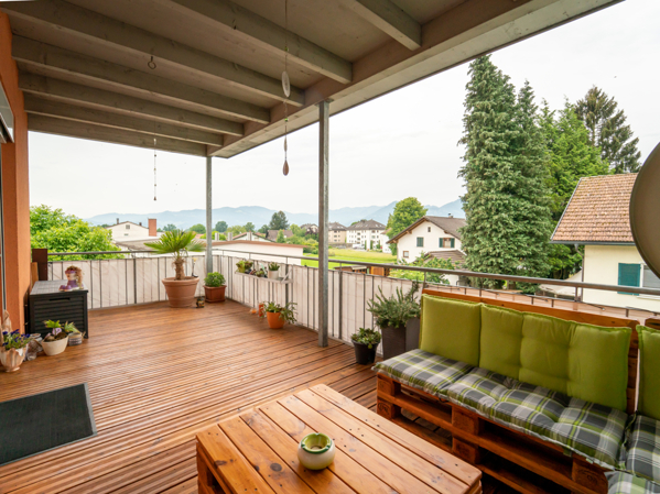 Großzügige Sonnenterrasse mit südlicher Ausrichtung