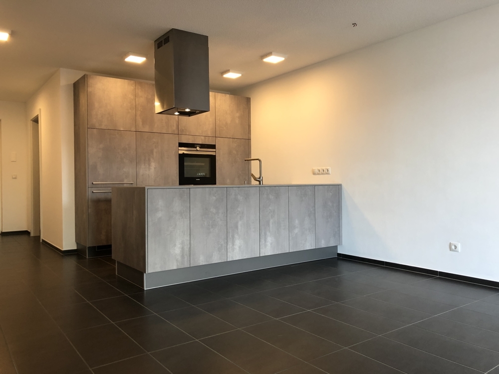 Essbereich mit moderner Küche