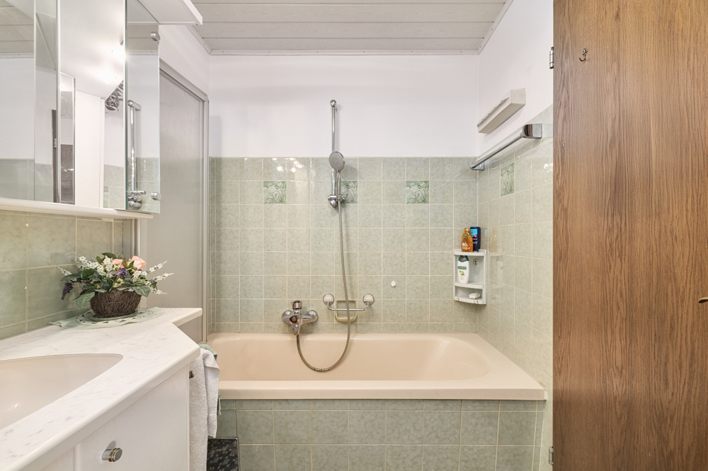Badezimmer mit Badewanne