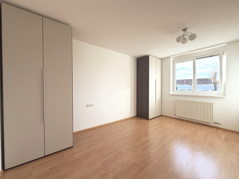 Schlafzimmer mit Schränken