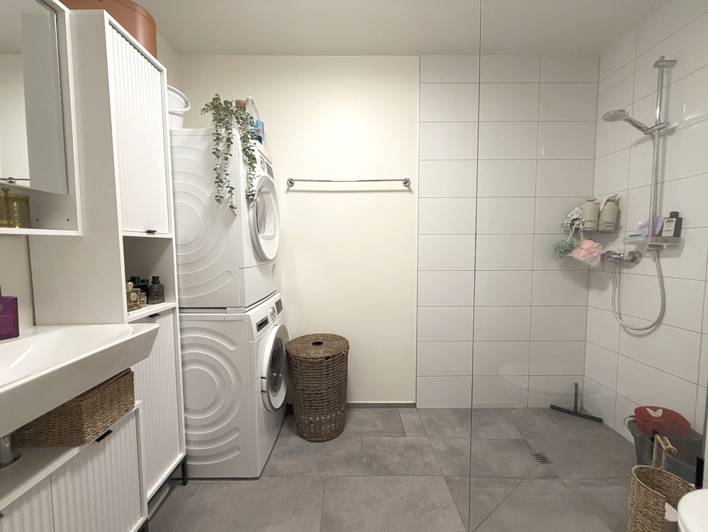 Badezimmer mit Dusche