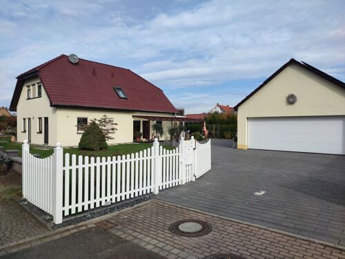 Bestandshaus mit Hof/Garage