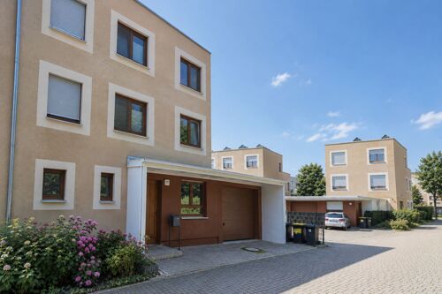 Hausansicht (Bildverbesserung d. KI)